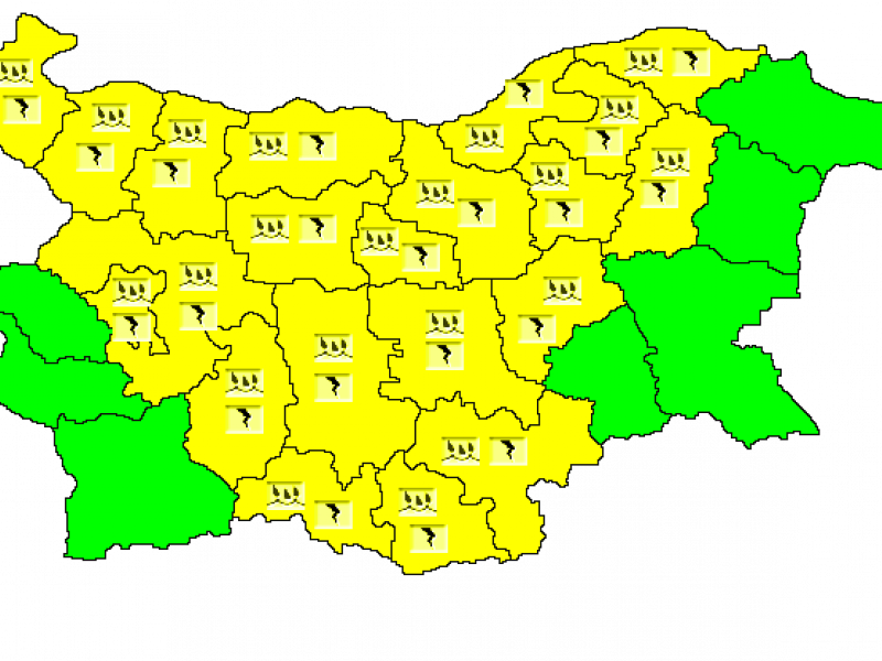 Предупреждават за обилни валежи и гръмотевични бури в цялата страна