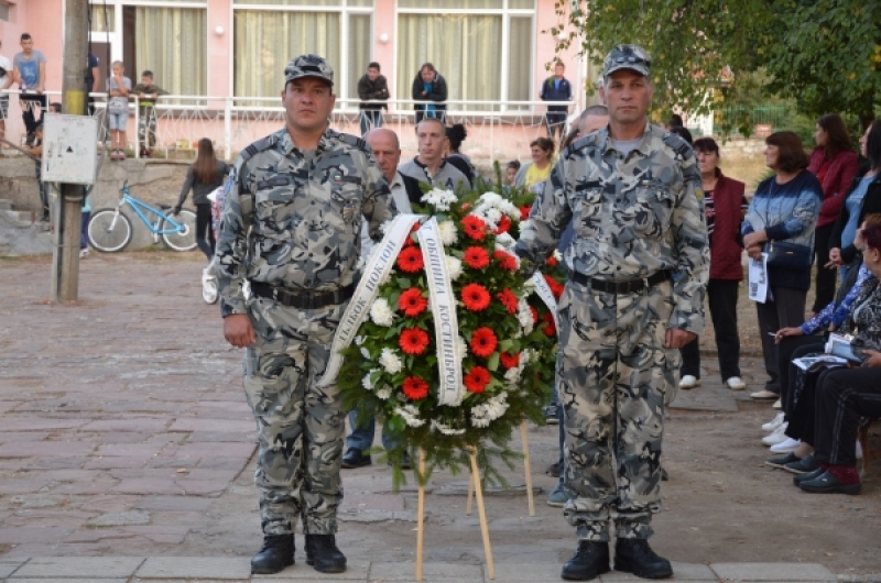 Опицвет чества 111 години независима България с тържествена програма на площад „Независимост“