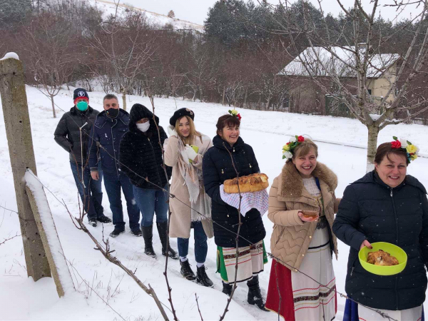 Почетоха Св. Трифон Зарезан, празник на лозарите, в местност “Батил”, с. Драговищица (снимки)