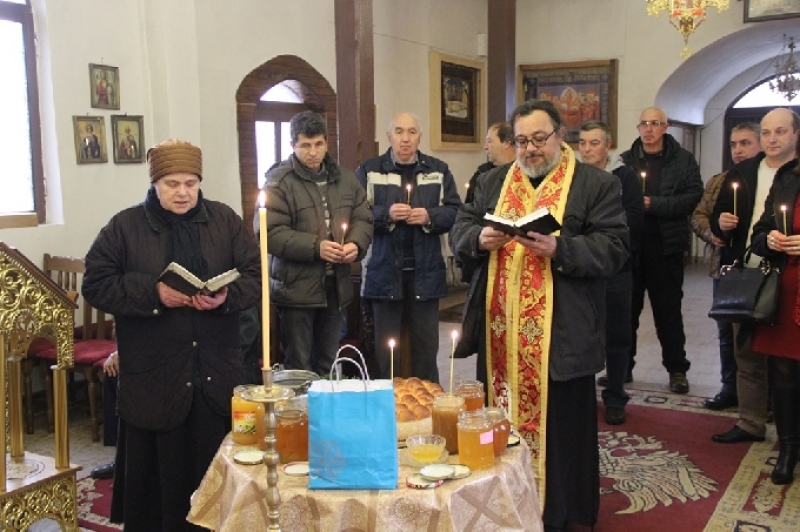 Днес почитаме паметта на  Св. Харалампий – лечител и покровител на пчеларите