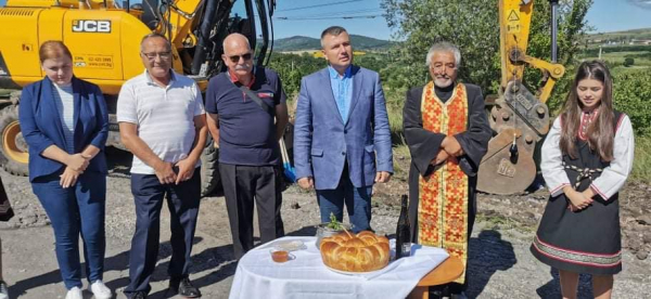 Стартира изпълнението на текущия ремонт на общински път за с. Храбърско