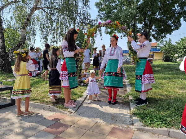 Малки и големи празнуваха Еньовден в Опицвет