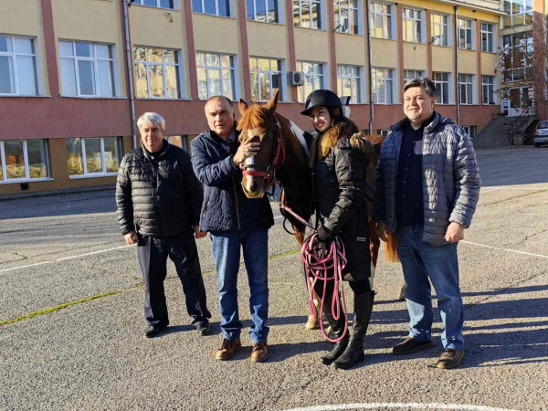 Ученици от ПГВМСС „Св. Георги Победоносец“ (Костинброд) отбелязаха Деня на ветеринаря